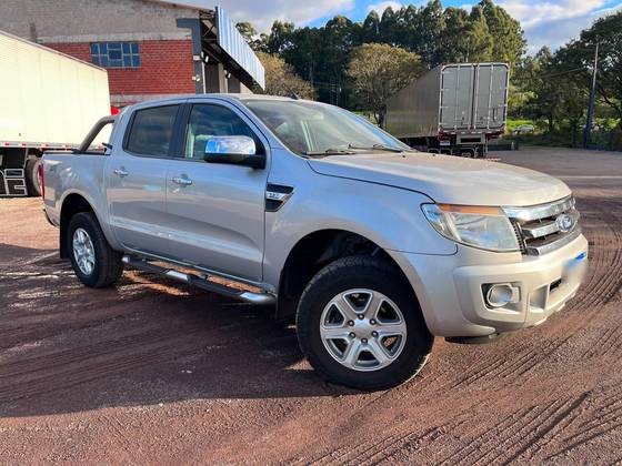 FORD RANGER 3.2 XLT 4X4 CD 20V DIESEL 4P AUTOMÁTICO FORD RANGER 3.2 XLT 4X4 CD 20V DIESEL 4P AUTOMÁTICO